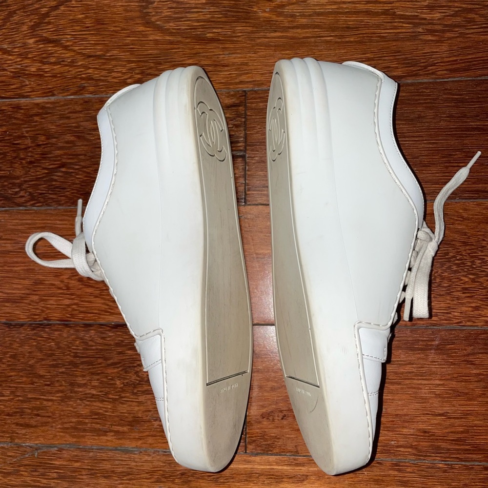 Authentic Chanel sneakers. Gently worn. Great condition. Size 37 (fits like a 7) - Picture 5 of 7